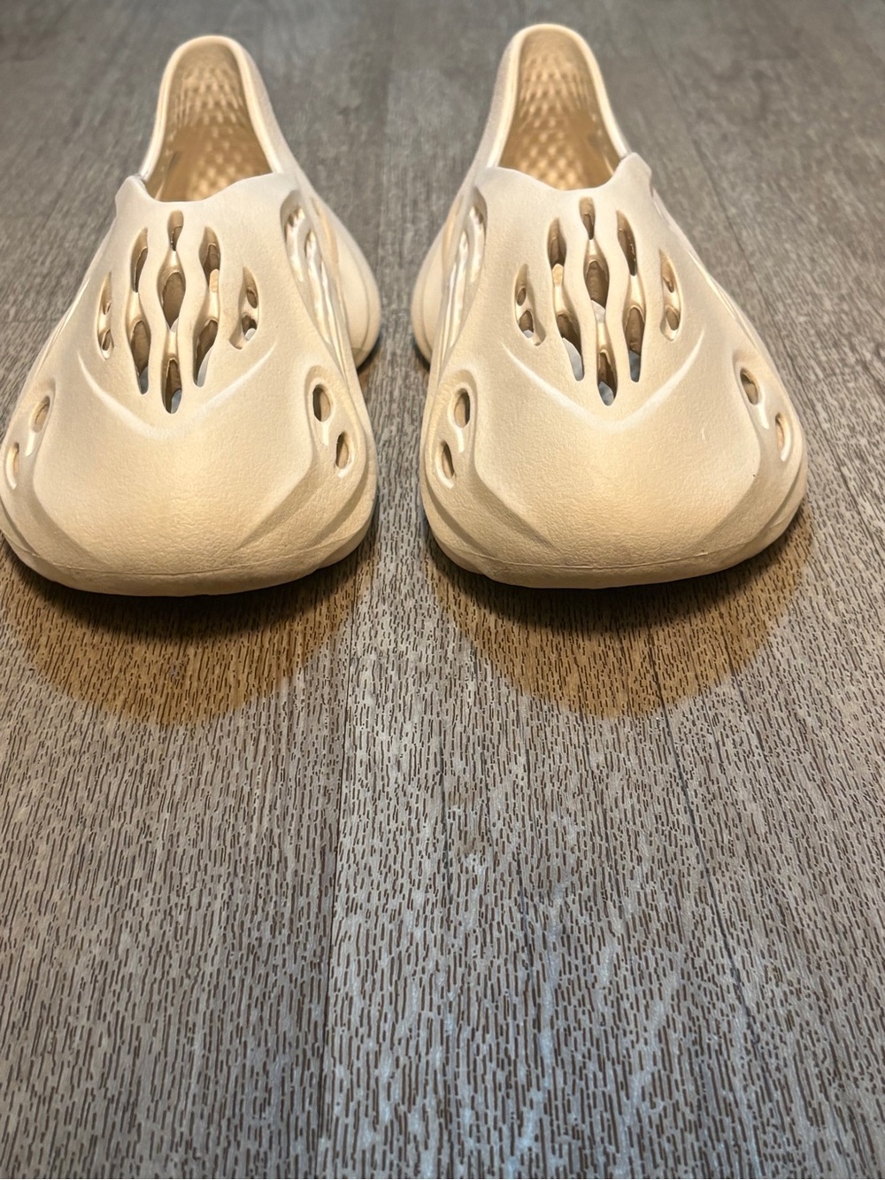 YEEZY MENS SAND FOAM RUNNER SIZE 6 - Picture 5 of 8